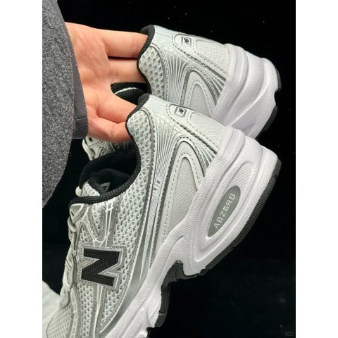 740 网面运动鞋 白色