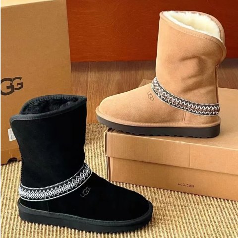 UGGClassic Short Crescent 女士短靴