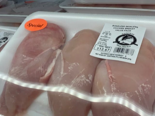 鸡肉牛肉贵到离谱，加拿大菜篮子要“...