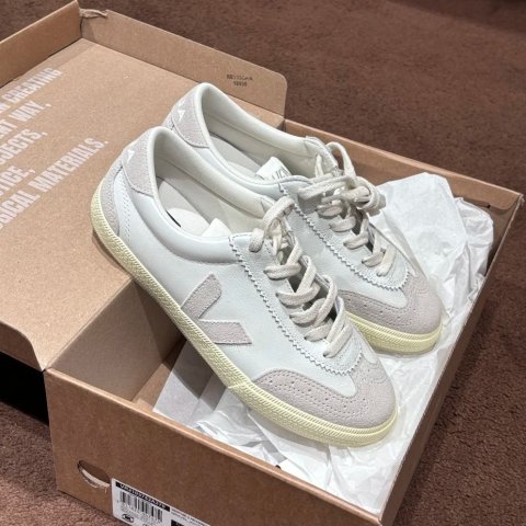 VejaVolley 皮革休闲鞋