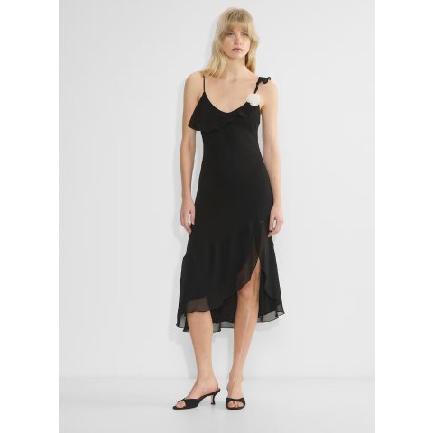 荷叶边装饰连衣裙