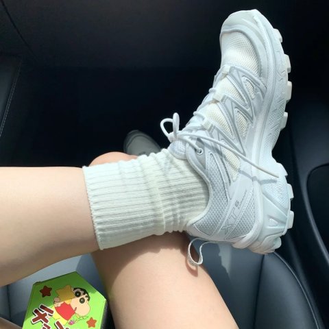 White XT-Whisper 运动鞋