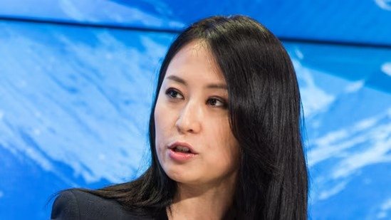 哈佛前校长翻车！与爱泼斯坦电邮曝光，内容疑似指向中国经济学者！