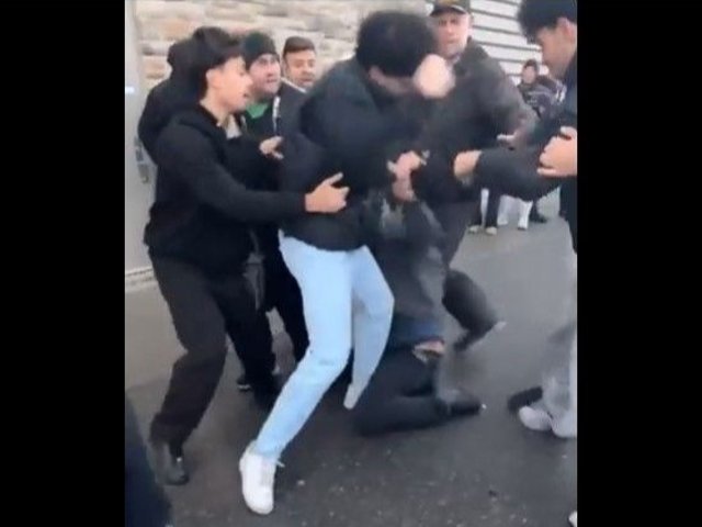 Costco又出事！两男子为抢宝可...