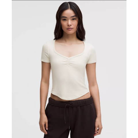 Lululemon谁来懂一下桃心领的温柔！Hold Tight 螺纹T恤