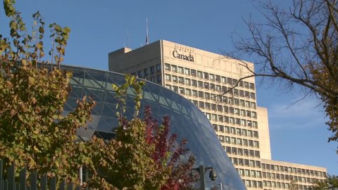 加拿大政府突然“动刀”！公务员大裁员正式启动，多部门员工已收到“可能失业”通知！