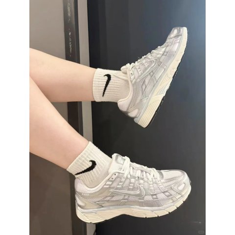 Nike P-6000 运动鞋 白色