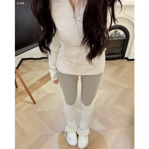 Down for It All 女士夹克