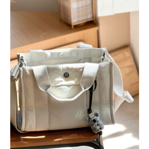 Lululemon柔软的 美好的Boxy MINI手提包 4.5L