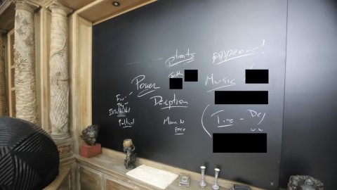 重磅猛料！爱泼斯坦“萝莉岛”最新照片视频曝光，牙医椅、神秘黑板揭露惊人细节！