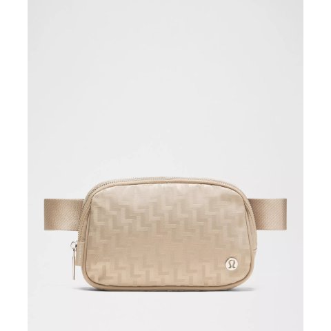 Lululemon送人贼合适Lululemon 单肩包 Monogram 1L