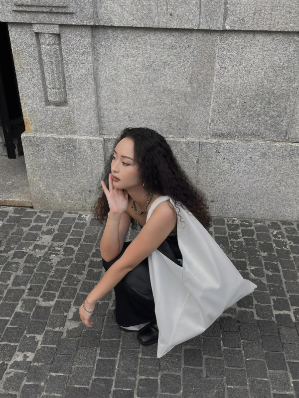 Off-White Classic 三角托特包