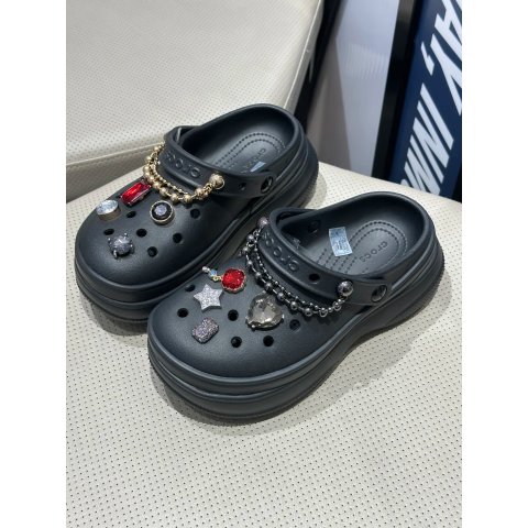 Crocs堆堆洞洞鞋