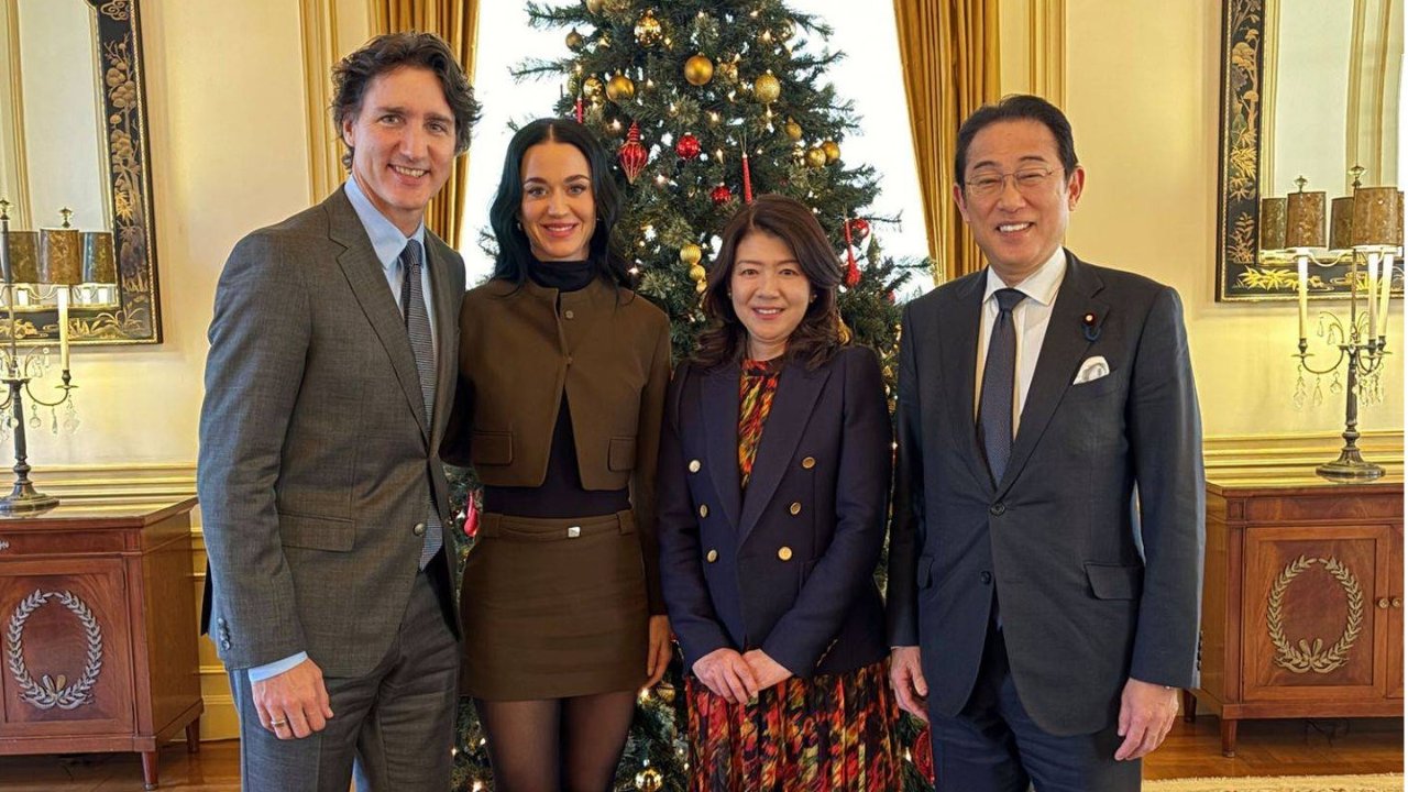 53岁特鲁多成“恋爱脑”，飞东京约会水果姐！大方牵手秀爱，还见了日本前首相！