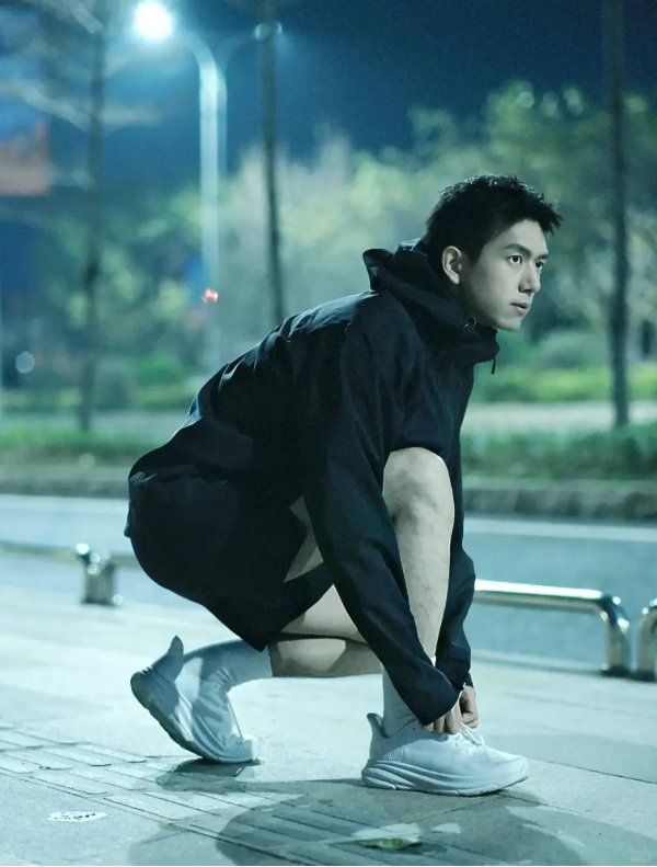 HOKA Clifton 9 李现同款