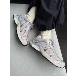 SalomonXT-Whisper 米色运动鞋