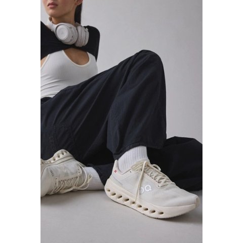 On Cloudsurfer Next 女运动鞋