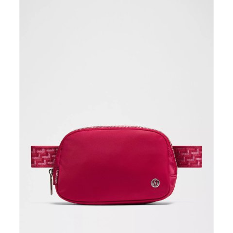 Lululemon又喜庆又特别 Lululemon Monogram金属腰包 1L