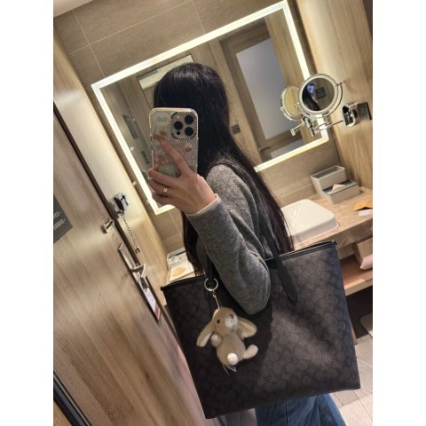 Coach特别能装 今年zui好价托特包