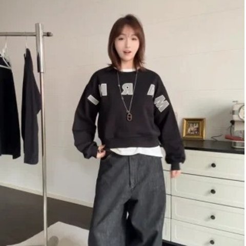 Logo Patch 短款卫衣