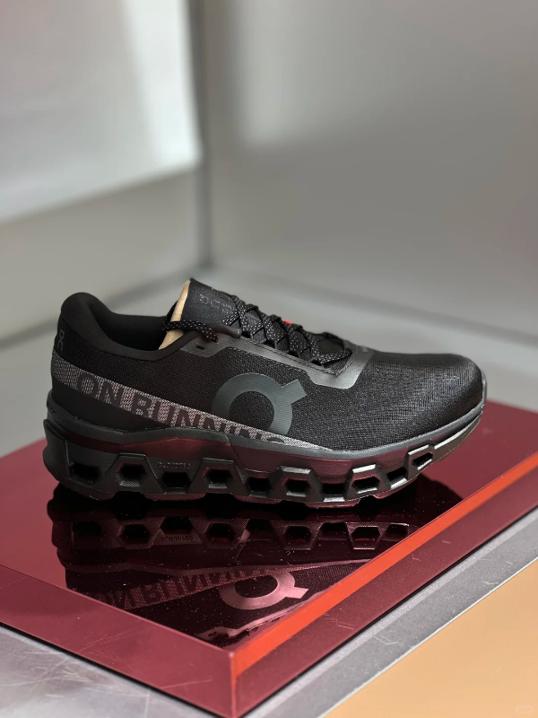 On Cloudmonster 2 黑色运动鞋