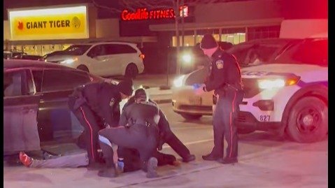 华人亲历！宾顿买菜路上遇血案，街头枪响不断，司机当场毙命！GTA治安再受争议！