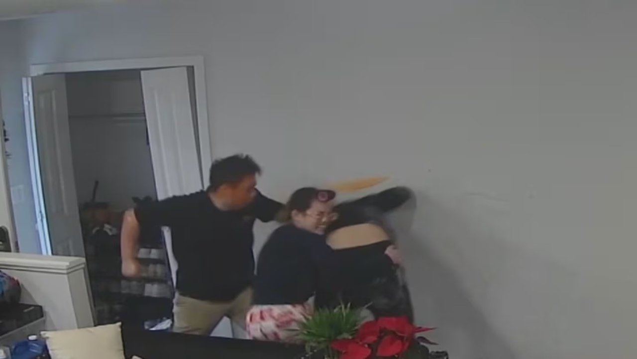 惊险！加拿大亚裔夫妇网上卖电脑竟遭入室抢劫，夫妻联手奋力反击生死一刻！