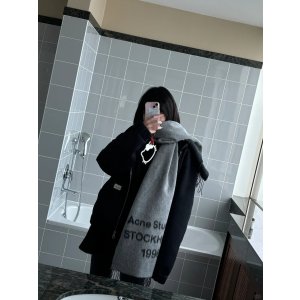 Acne Studios超级有质感Black & Gray 拼色流苏围巾