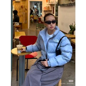 The North FaceNuptse 短款羽绒服 蓝色