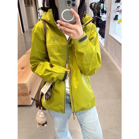 Arc teryx苔藓绿Beta AR 女款夹克