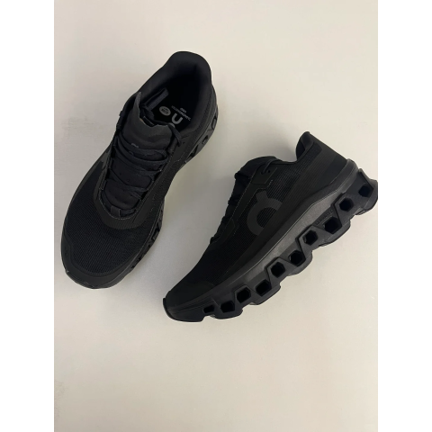 On Cloudmonster 跑步鞋 黑色