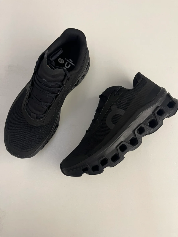 On Cloudmonster 跑步鞋 黑色