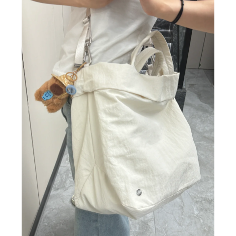 Lululemon仙品 奶包子~On My Level 手提袋 20L
