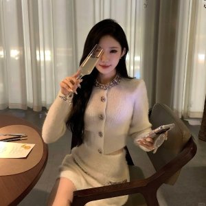 4折起！封面小香风开衫$382