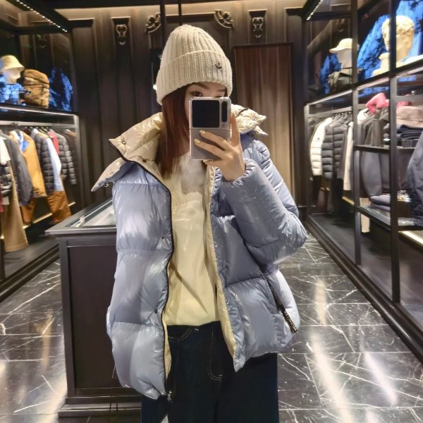 Moncler Parana连帽短款羽绒服