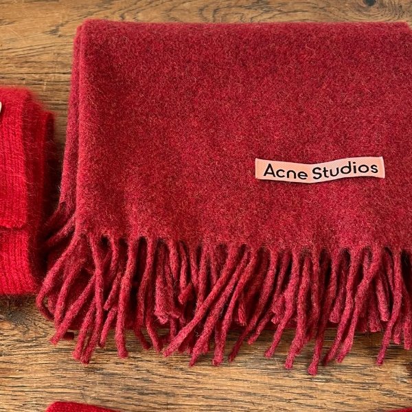 Tie-Dye 标志补丁围巾