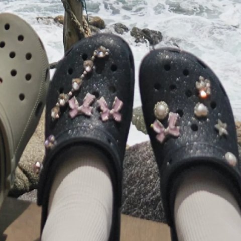 Crocs闪得不知天地为何物了细闪洞洞鞋