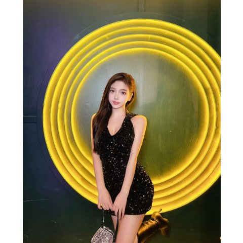 Riley 亮片挂脖连衣裙