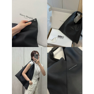 Black 小号三角手提包