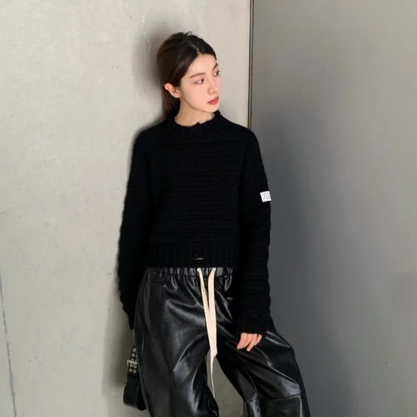 High-Neck 毛衣 破洞设计