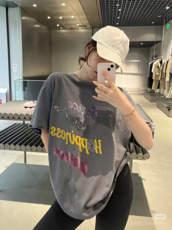 Lettering 灰色T恤