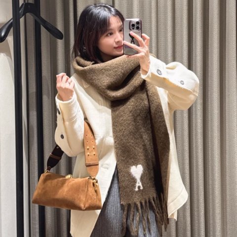 AMI Paris 爱心字母流苏围巾