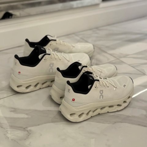 White Sky 大童白色运动鞋