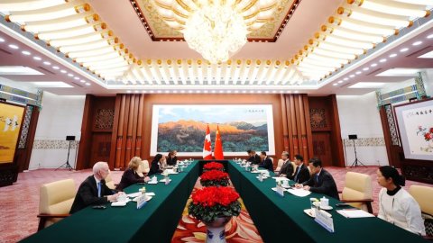 卡尼高调访华，能源、公共安全、文化与旅游等签了一堆协议，但关税一个都没降？