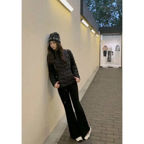 Down and Around 羽绒夹克