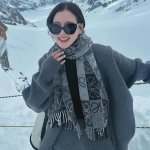 Loewe 罗意威悄悄降🤎围巾$421、芭蕾运动鞋$566收