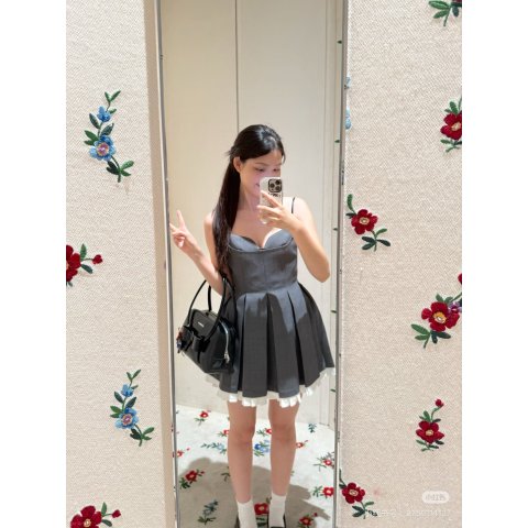 Pleated 褶皱迷你连衣裙