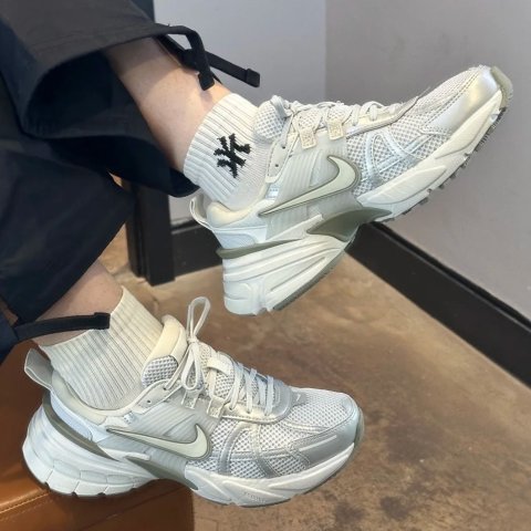 Nike V2K 女款跑鞋