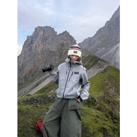 仅剩xs的热卖色 更轻盈柔软Odin Stretch 2.0 女士保暖外套