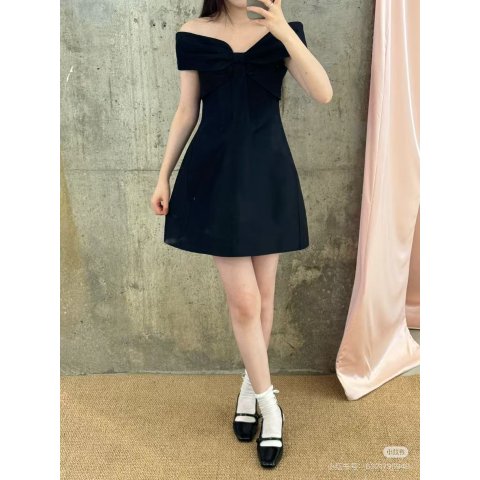 Black Bow 露肩连衣裙